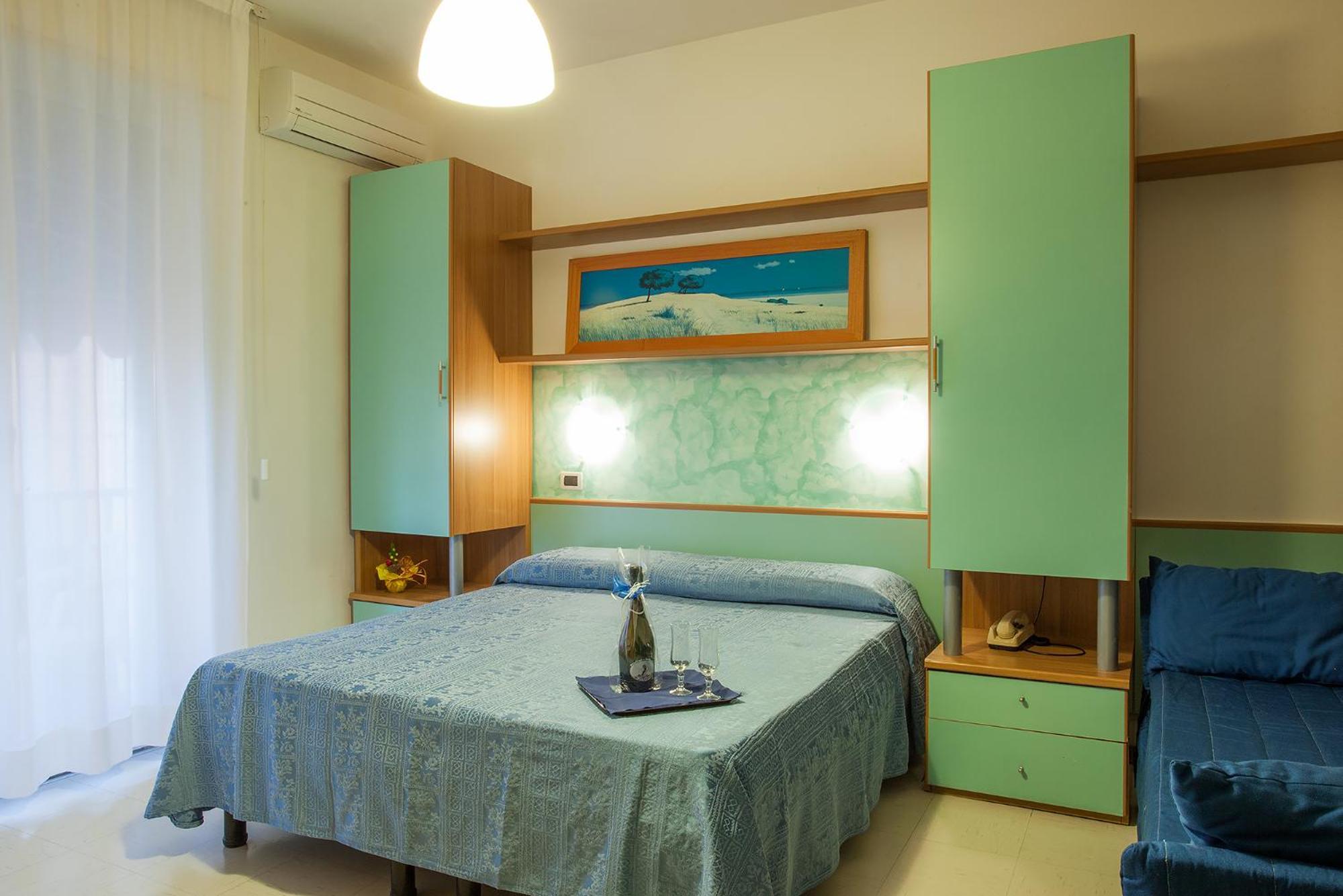 Hotel Azzurra Сенигаллия Экстерьер фото